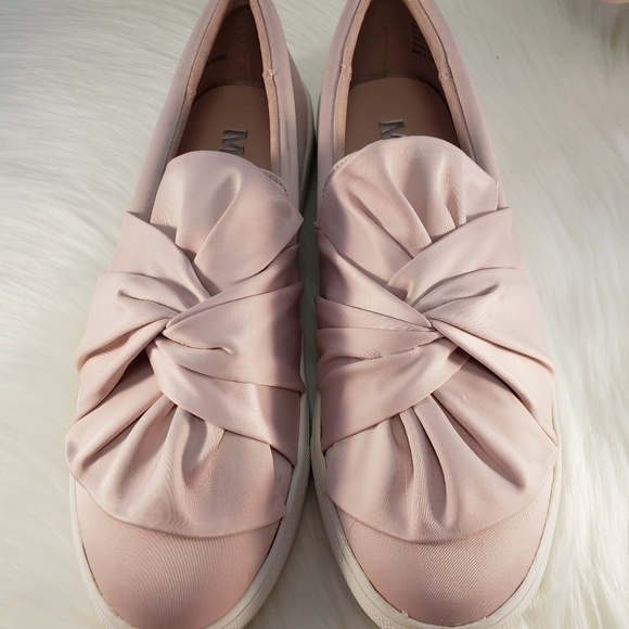 NIB MIA BLUSH VELVET TWIST BOW SNEAKERS SIZE 7.5 - Picture 2 of 6